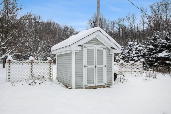 $549,900 | 9131 North 42nd Street, Hickory Corners, MI 49060