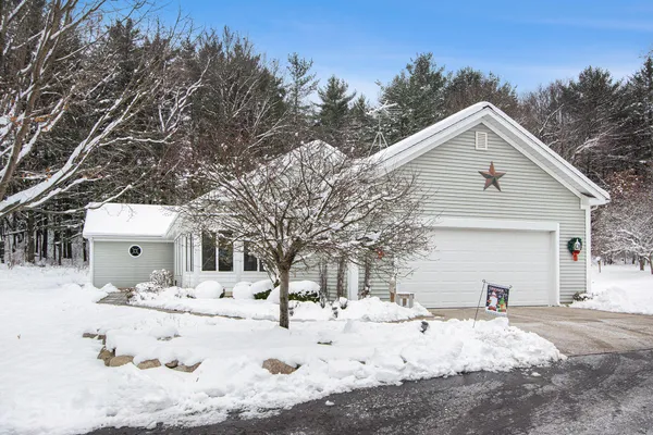 $549,900 | 9131 North 42nd Street, Hickory Corners, MI 49060