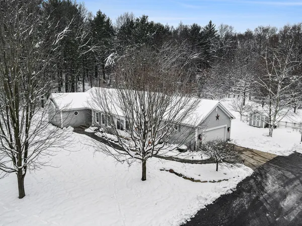 $549,900 | 9131 North 42nd Street, Hickory Corners, MI 49060