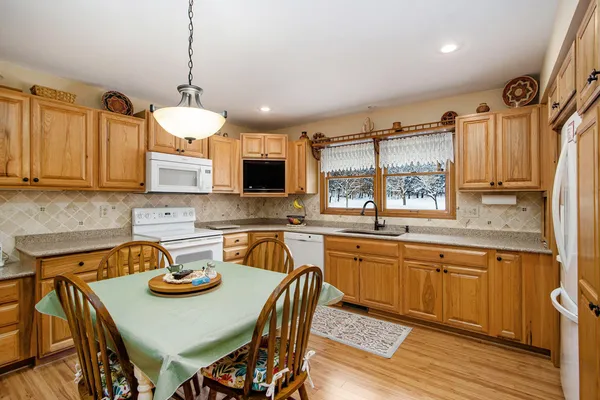 $549,900 | 9131 North 42nd Street, Hickory Corners, MI 49060