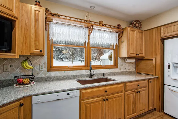 $549,900 | 9131 North 42nd Street, Hickory Corners, MI 49060