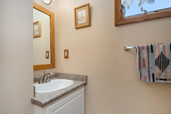 $549,900 | 9131 North 42nd Street, Hickory Corners, MI 49060
