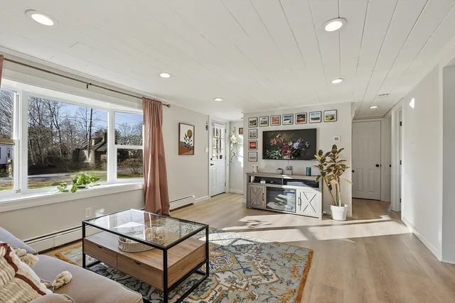 $445,000 | 8 Bacon Street, Oxford, MA 01540