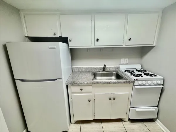 $850 | 2006 Sul Ross Street, Unit 2, Houston, TX 77098
