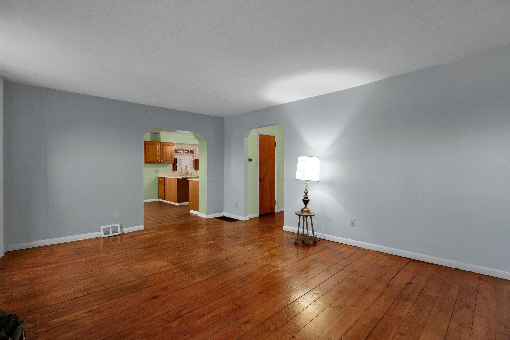 460 Clark State Road Gahanna, OH 43230 - Photo 10 of 25 Living room