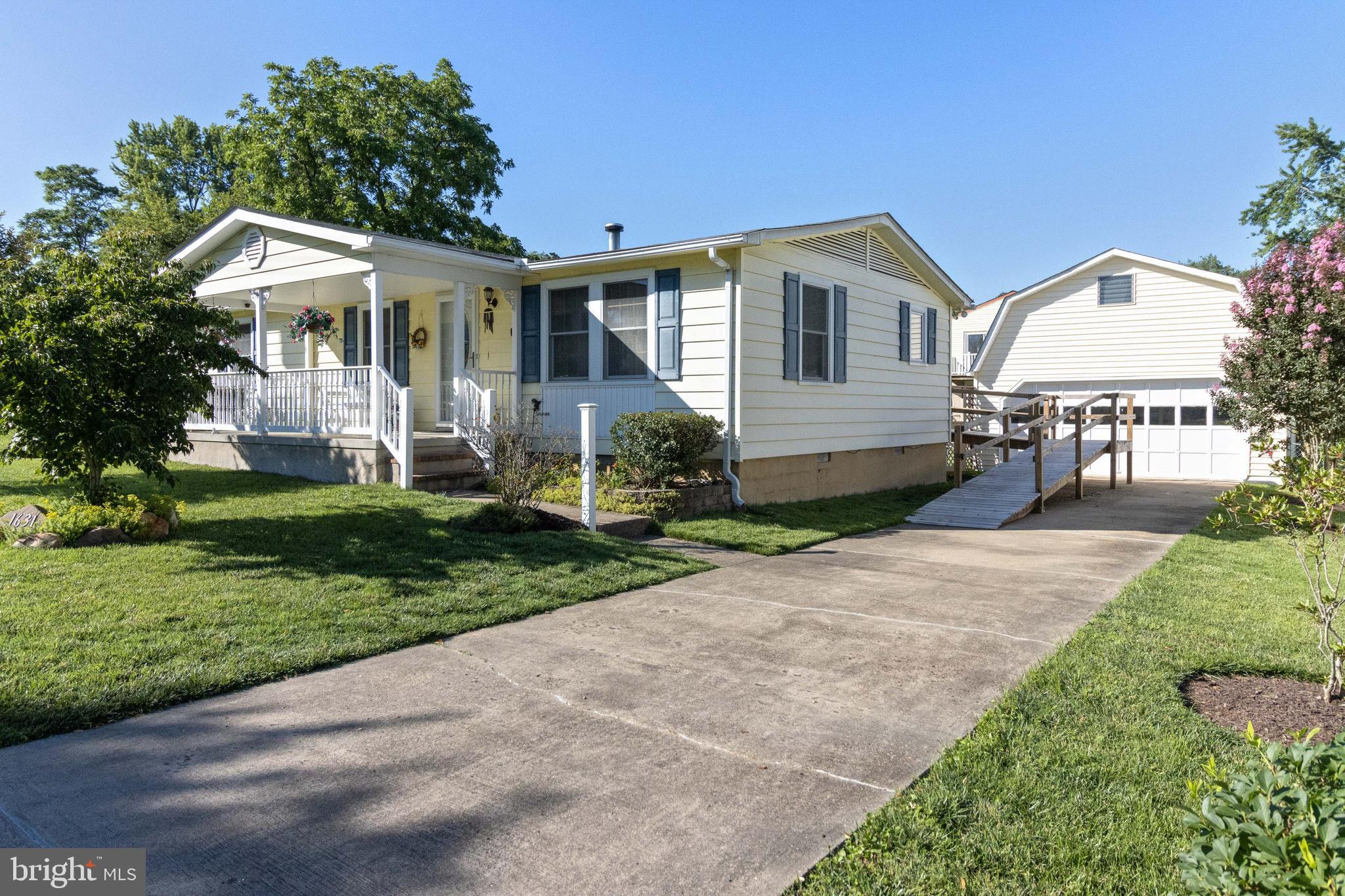 1631 Arundel Road Edgewater, MD 21037 - Photo 2 of 46 Side view