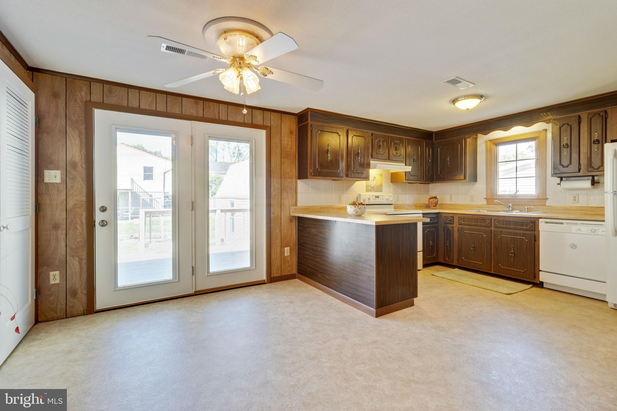 1631 Arundel Road Edgewater, MD 21037 - Photo 13 of 46 Dining and Kitchen