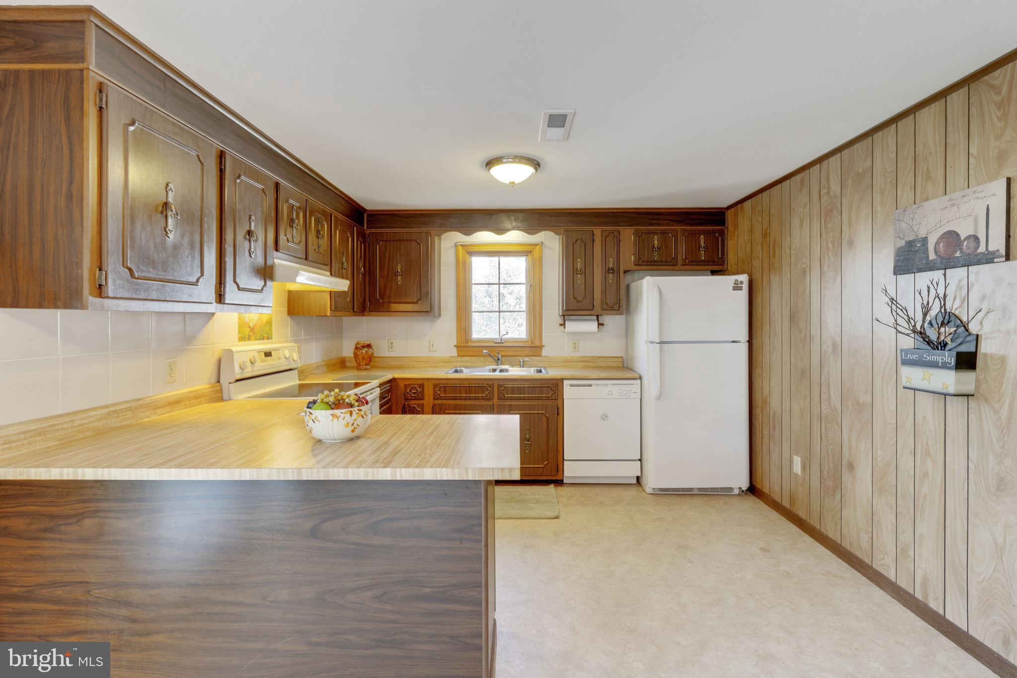 1631 Arundel Road Edgewater, MD 21037 - Photo 18 of 46 Kitchen