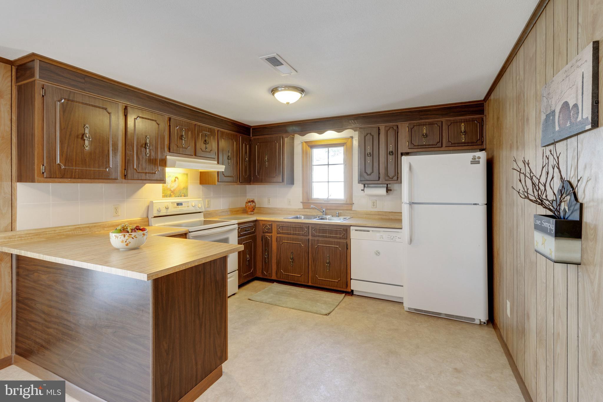 1631 Arundel Road Edgewater, MD 21037 - Photo 19 of 46 Kitchen