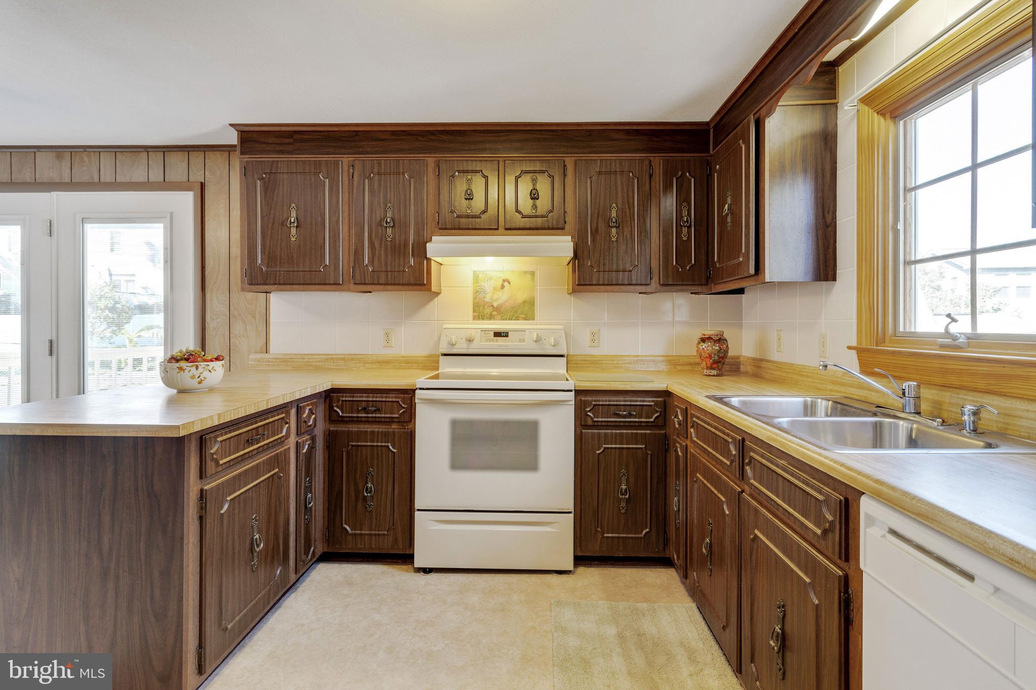 1631 Arundel Road Edgewater, MD 21037 - Photo 21 of 46 Kitchen
