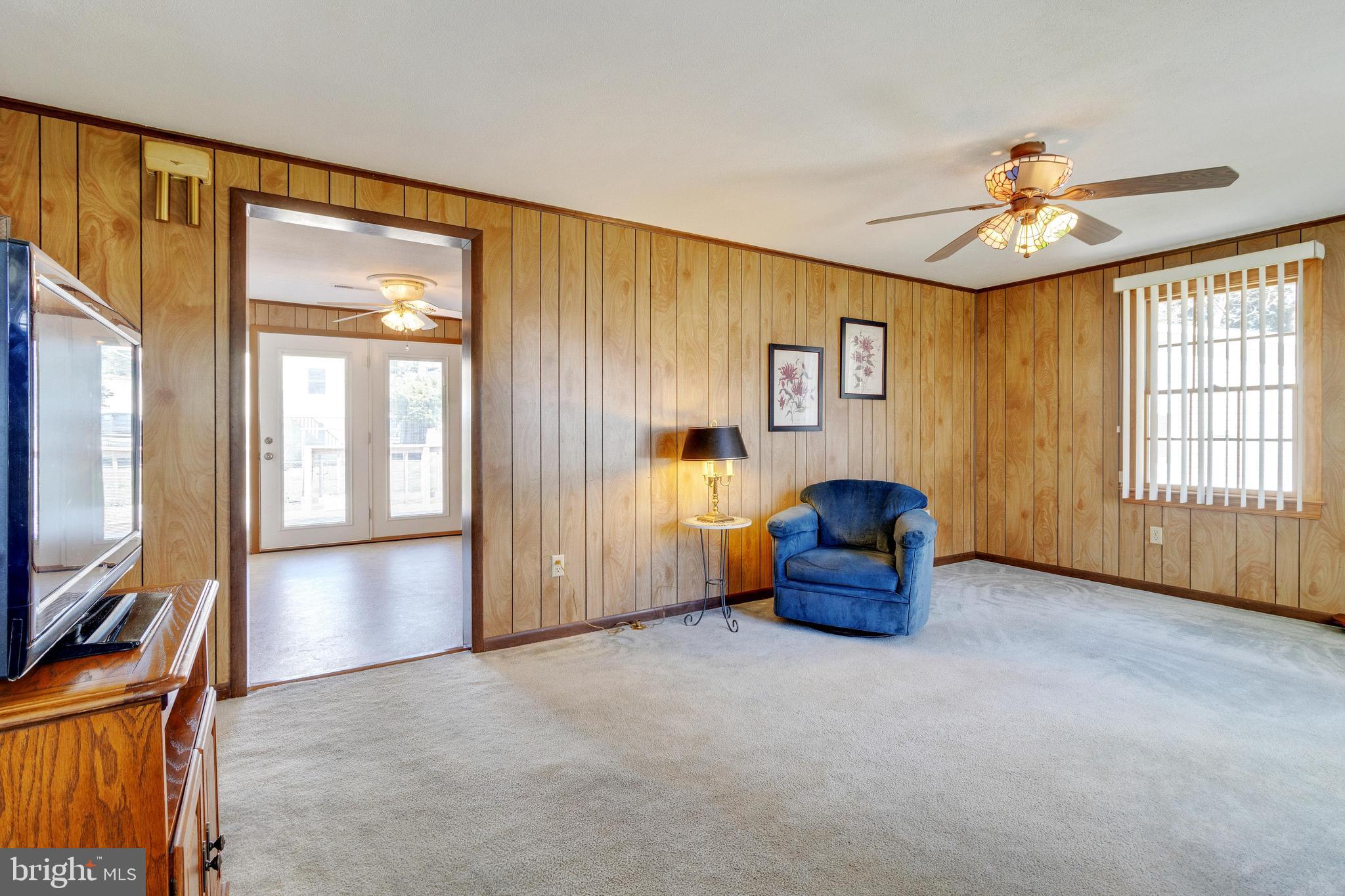 1631 Arundel Road Edgewater, MD 21037 - Photo 6 of 46 Living area