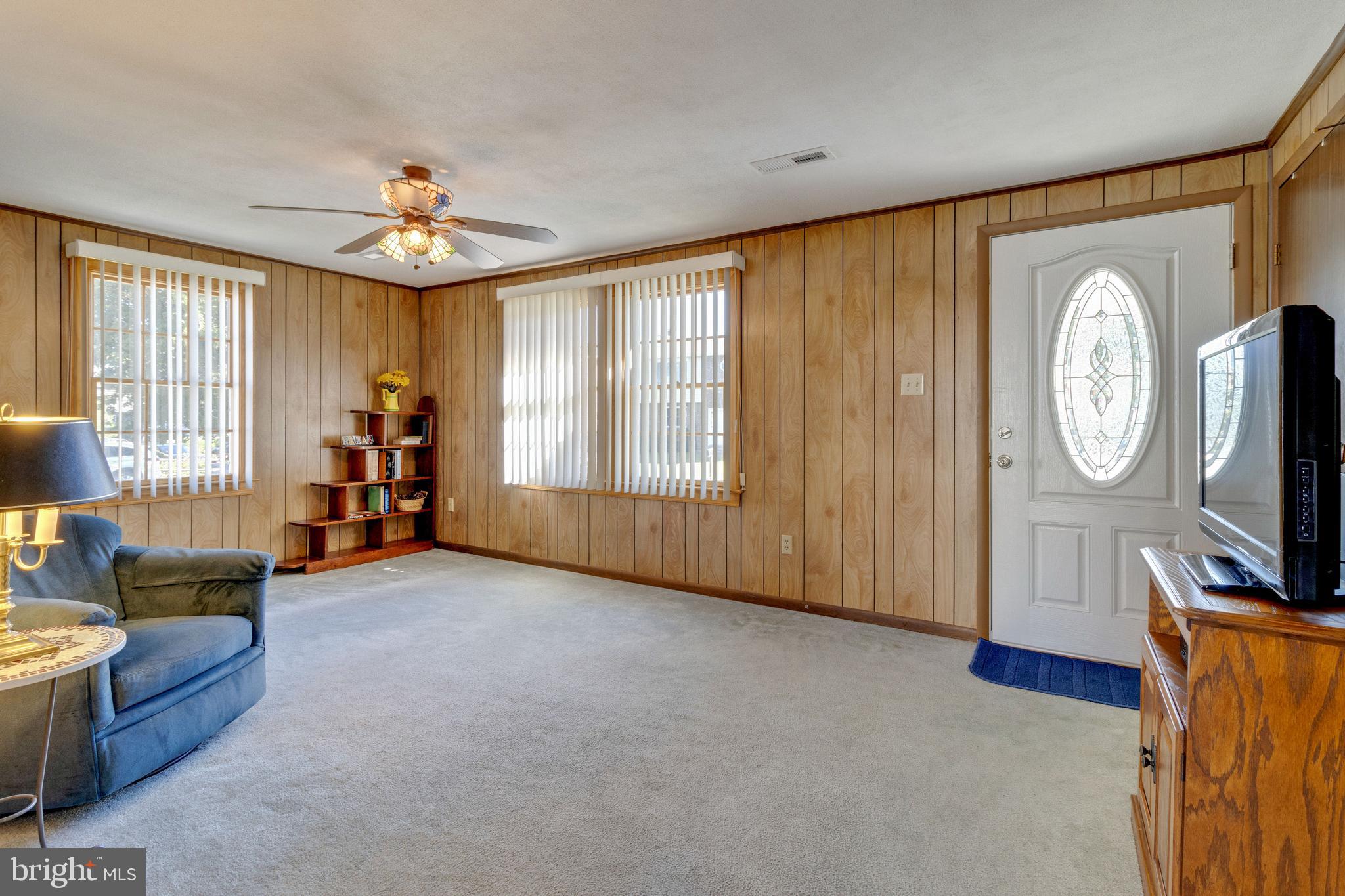 1631 Arundel Road Edgewater, MD 21037 - Photo 9 of 46 Living Area