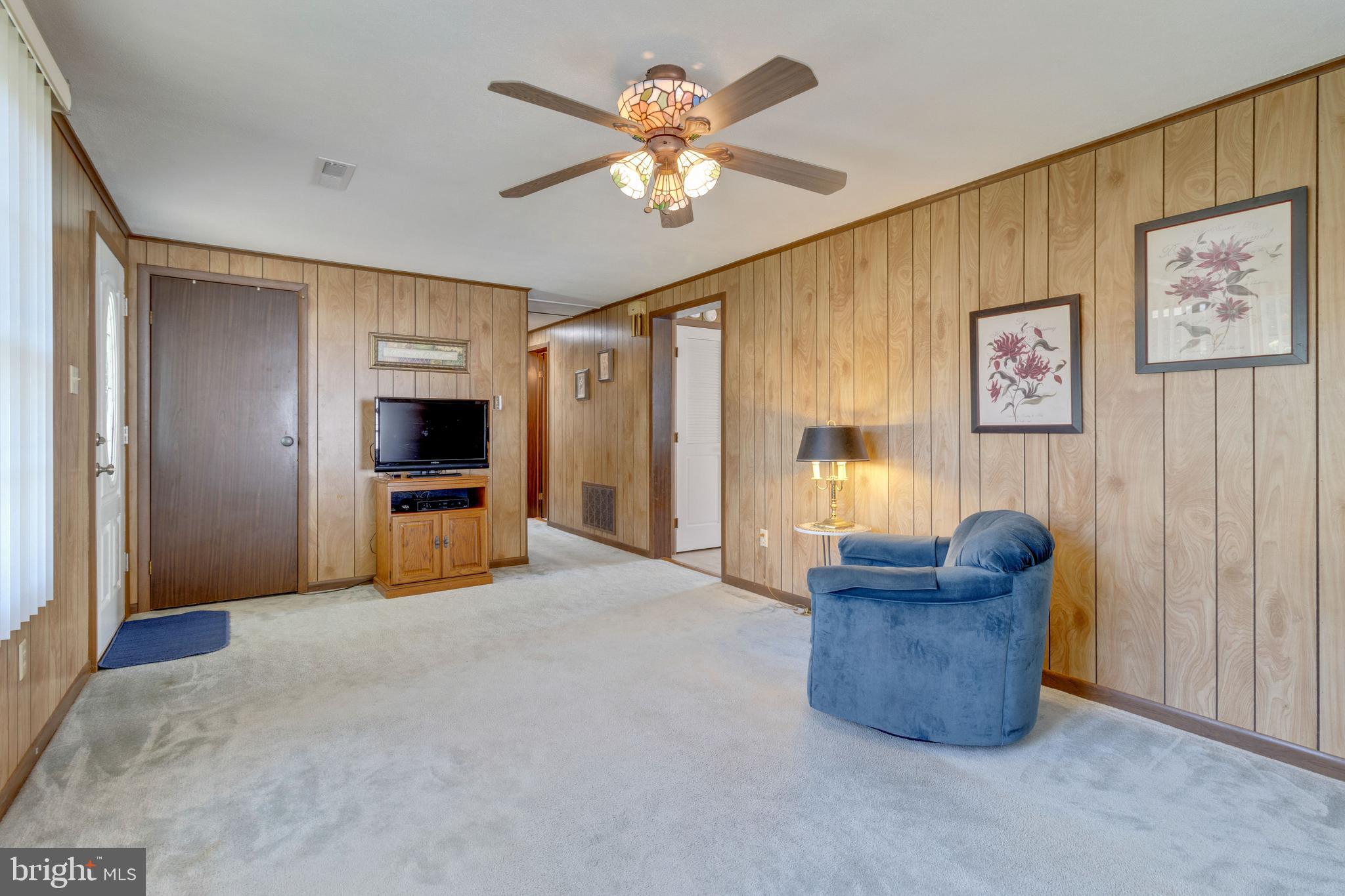 1631 Arundel Road Edgewater, MD 21037 - Photo 10 of 46 Living Area