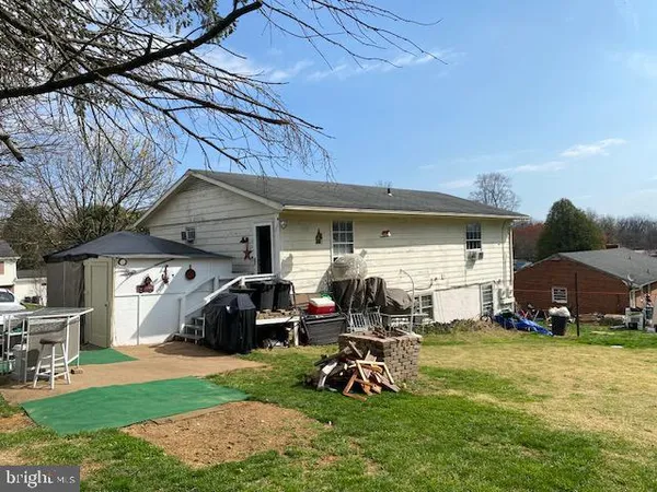 a view of a car park in front of house