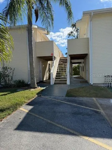 a view of a backyard with backyard