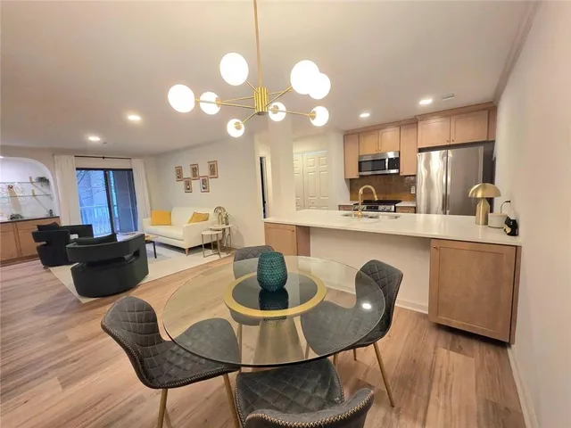 $280,000 | 301 Barrington Hills Drive, Atlanta, GA 30350