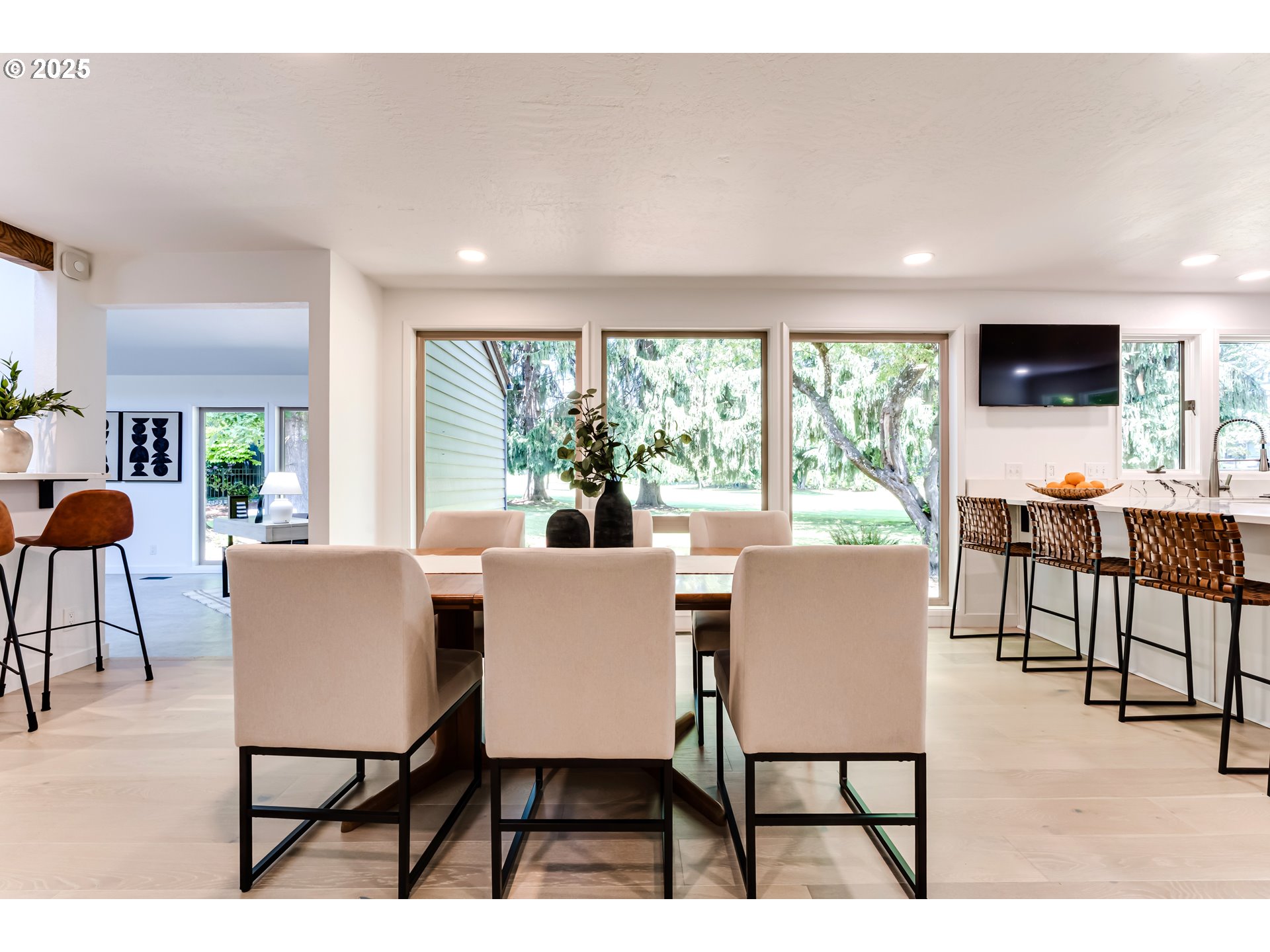 970 St Andrews Drive Eugene, OR 97401 - Photo 17 of 48 a dining room with furniture and window