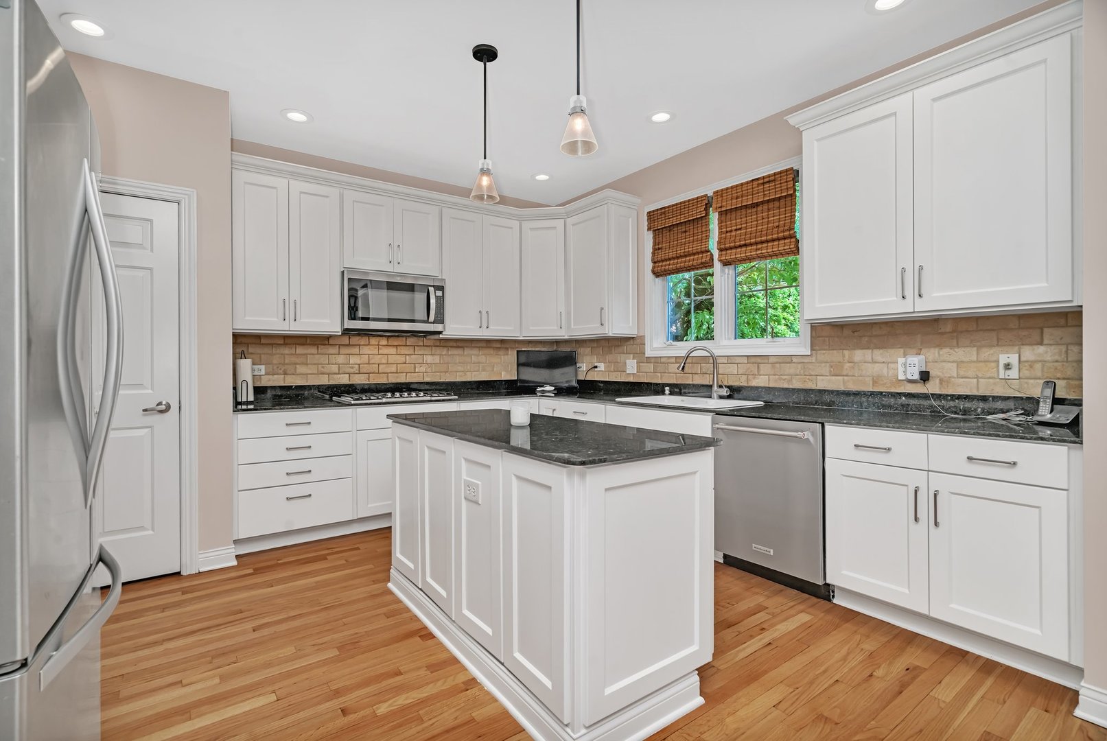2319 Hutchison Road Flossmoor, IL 60422 - Photo 7 of 36 Gallery Image 7