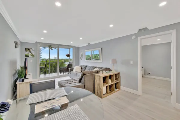 $269,000 | 1505 North Riverside Drive, Unit 507, Pompano Beach, FL 33062