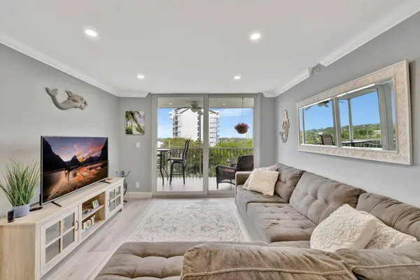 $269,000 | 1505 North Riverside Drive, Unit 507, Pompano Beach, FL 33062