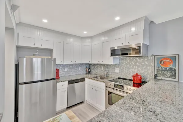 $269,000 | 1505 North Riverside Drive, Unit 507, Pompano Beach, FL 33062