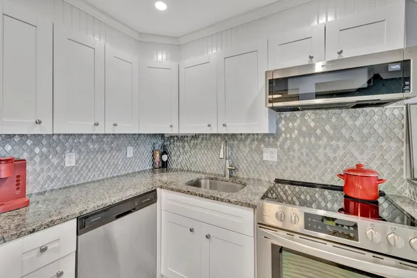 $269,000 | 1505 North Riverside Drive, Unit 507, Pompano Beach, FL 33062