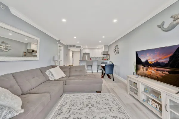$269,000 | 1505 North Riverside Drive, Unit 507, Pompano Beach, FL 33062
