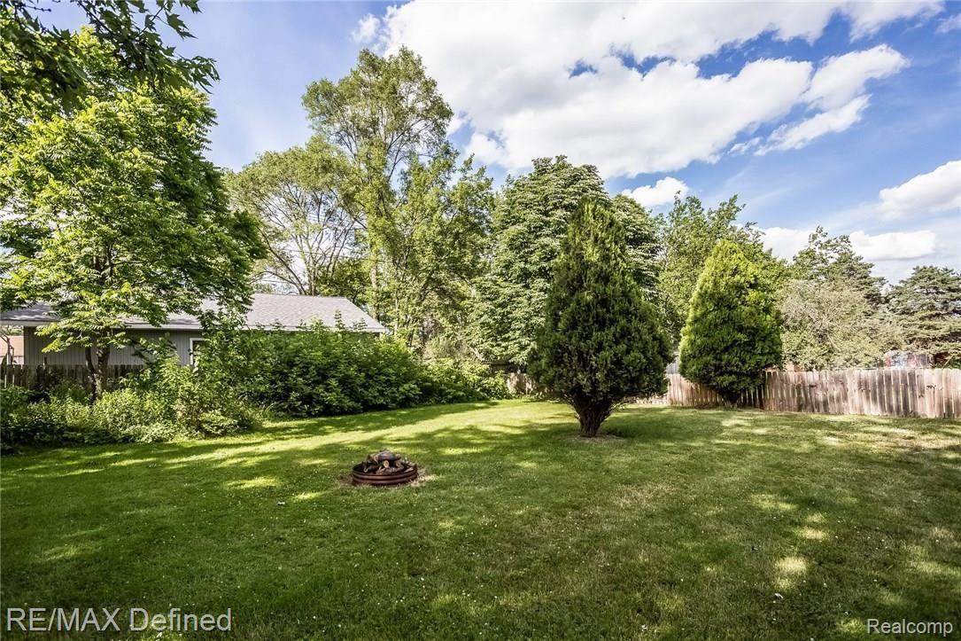 3137 Hickory Lawn Road Rochester, MI 48307 - Photo 43 of 49 044-Exterior-4376117-medium.jpg