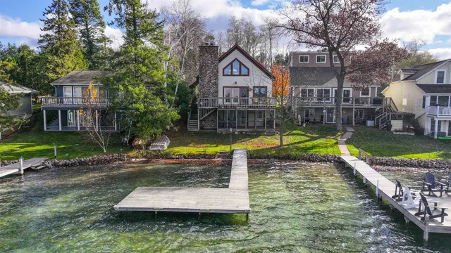 $1,490,000 | E1402 Grandview Road, Waupaca, WI 54981