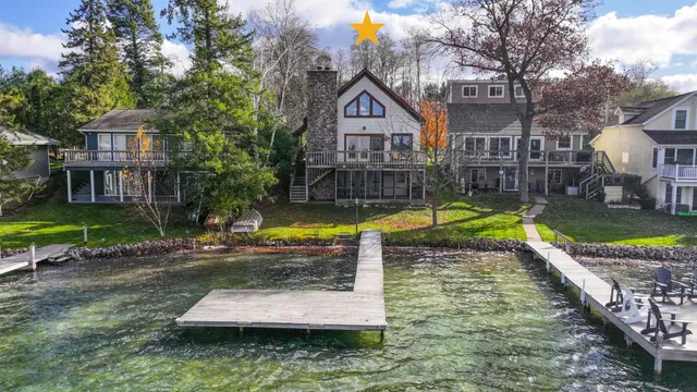 $1,490,000 | E1402 Grandview Road, Waupaca, WI 54981