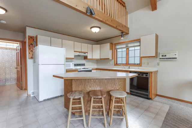 $1,490,000 | E1402 Grandview Road, Waupaca, WI 54981