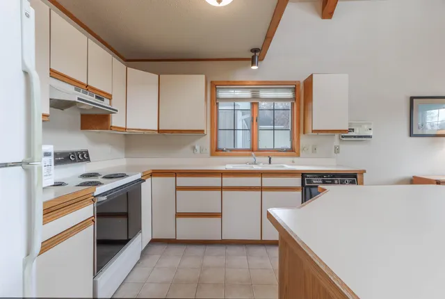 $1,490,000 | E1402 Grandview Road, Waupaca, WI 54981