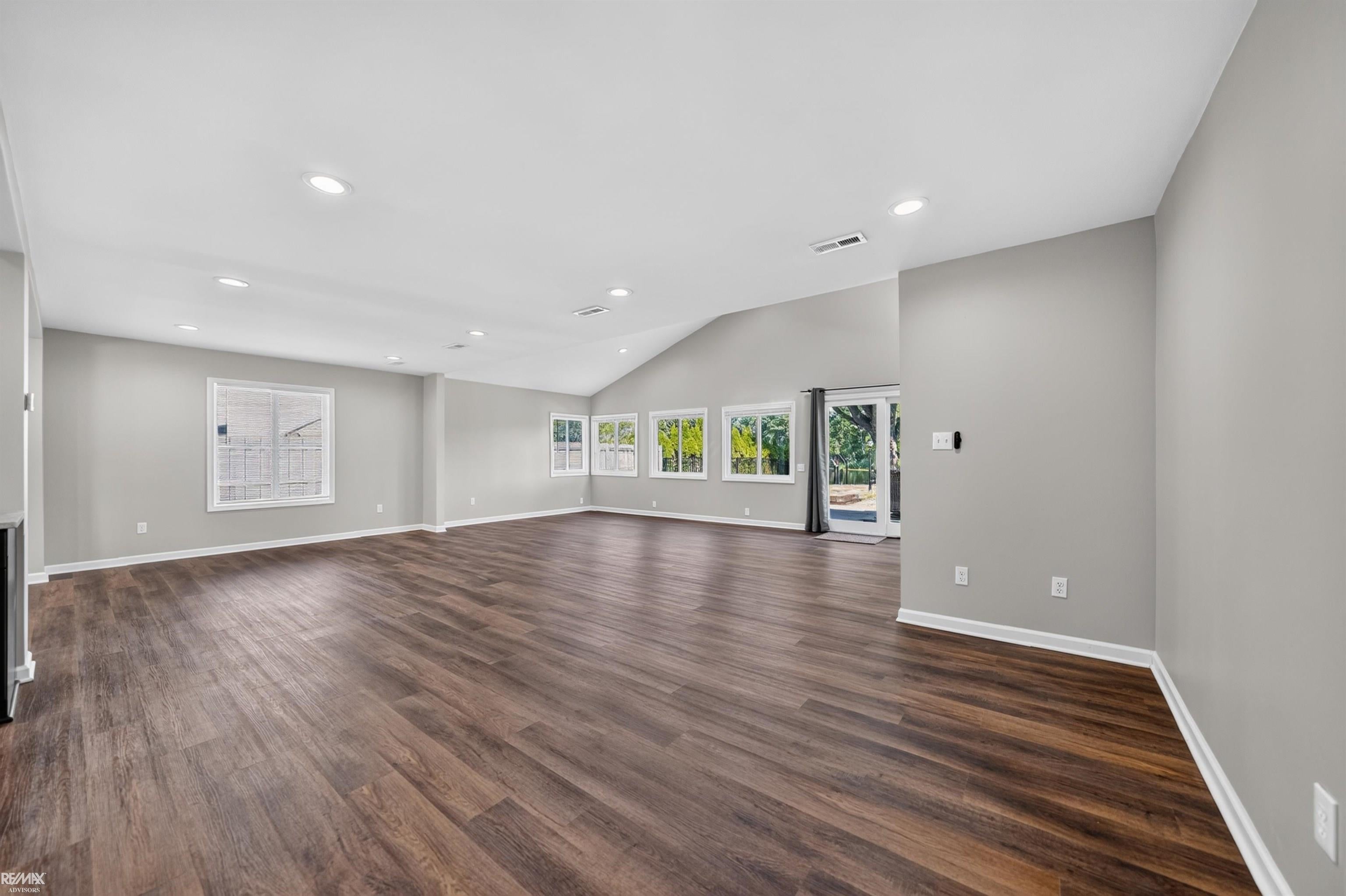 27401 South River Road Harrison Township, MI 48045 - Photo 29 of 49 Gallery Image 29