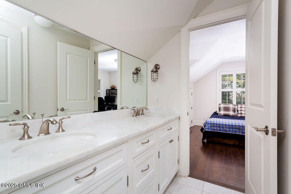 3 Elizabeth Lane Riverside, CT 06878 - Photo 24 of 39 a en suite bathroom with a sink and a mirror