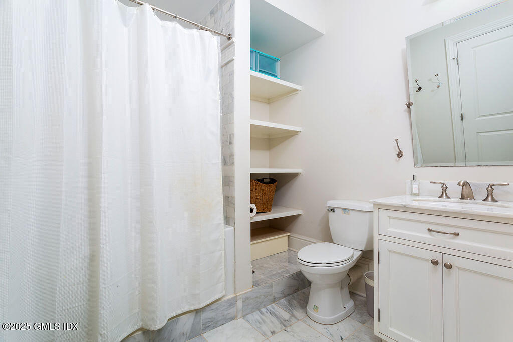 3 Elizabeth Lane Riverside, CT 06878 - Photo 31 of 39 a bathroom with a toilet a sink and a mirror