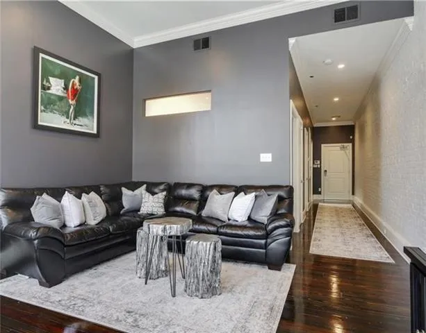 $2,400 | 220 Decatur Street, Unit 401, New Orleans, LA 70130