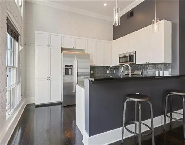 $2,400 | 220 Decatur Street, Unit 401, New Orleans, LA 70130