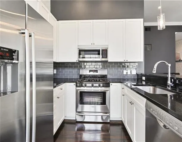 $2,400 | 220 Decatur Street, Unit 401, New Orleans, LA 70130