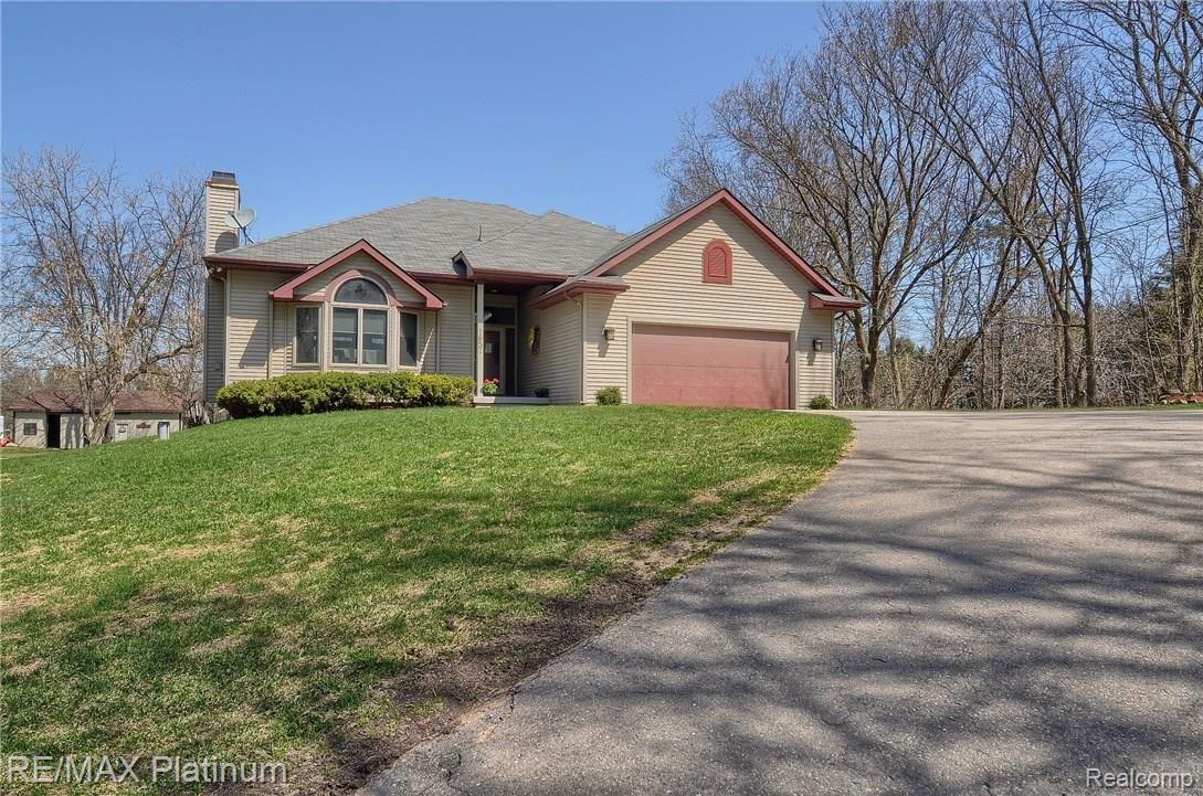 1657 East Rattalee Lake Road Holly, MI 48442 - Photo 3 of 45 Front_2nd_View.jpg