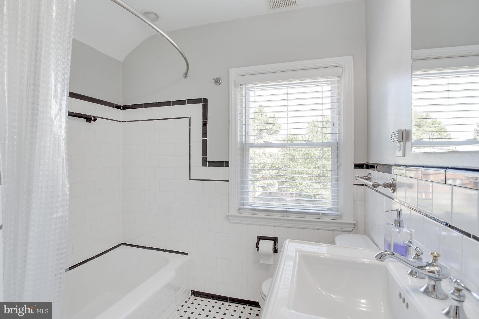 22 Dunmore Road Baltimore, MD 21228 - Photo 19 of 30 Bath on Upper Level