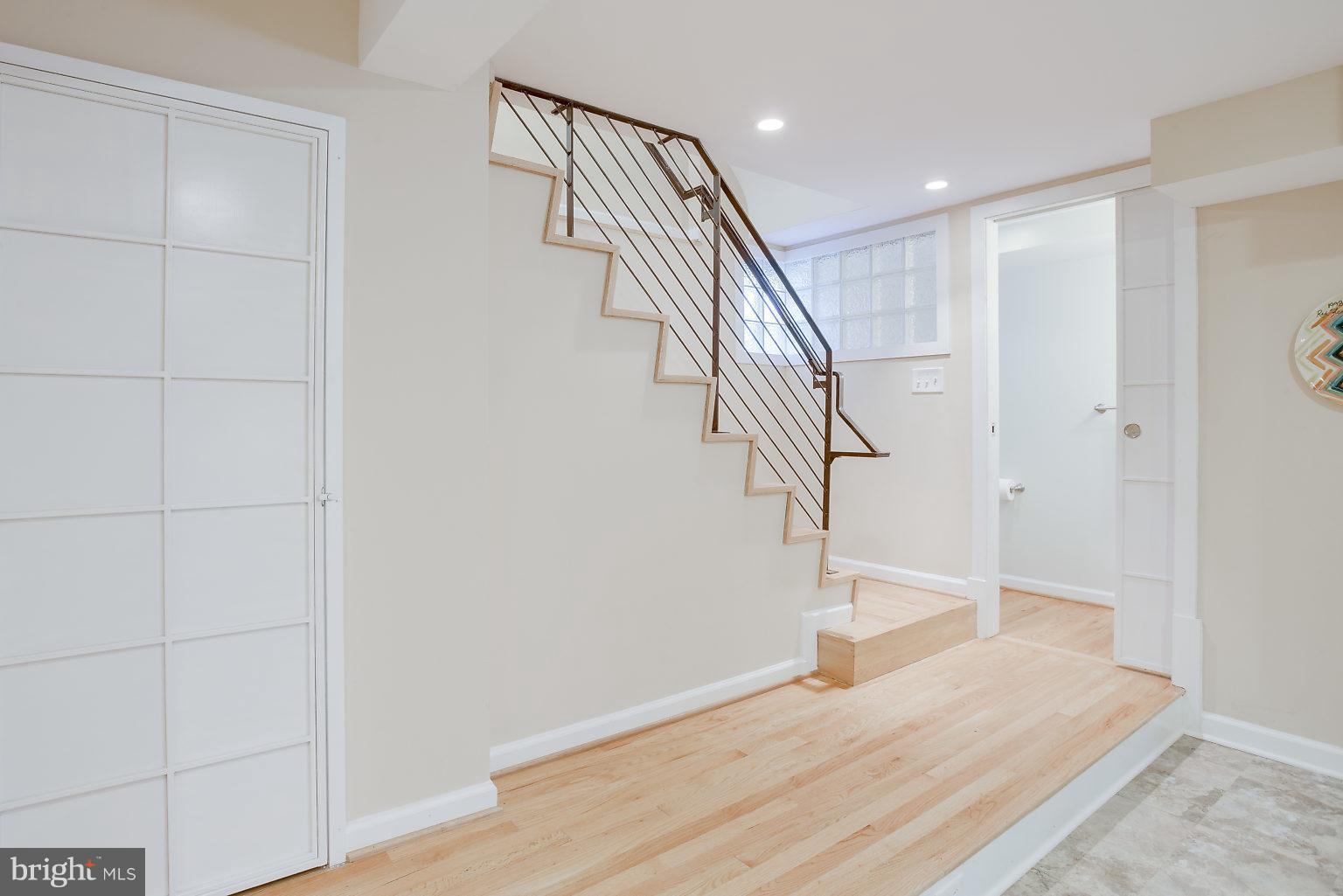 22 Dunmore Road Baltimore, MD 21228 - Photo 21 of 30 Family Room Landing