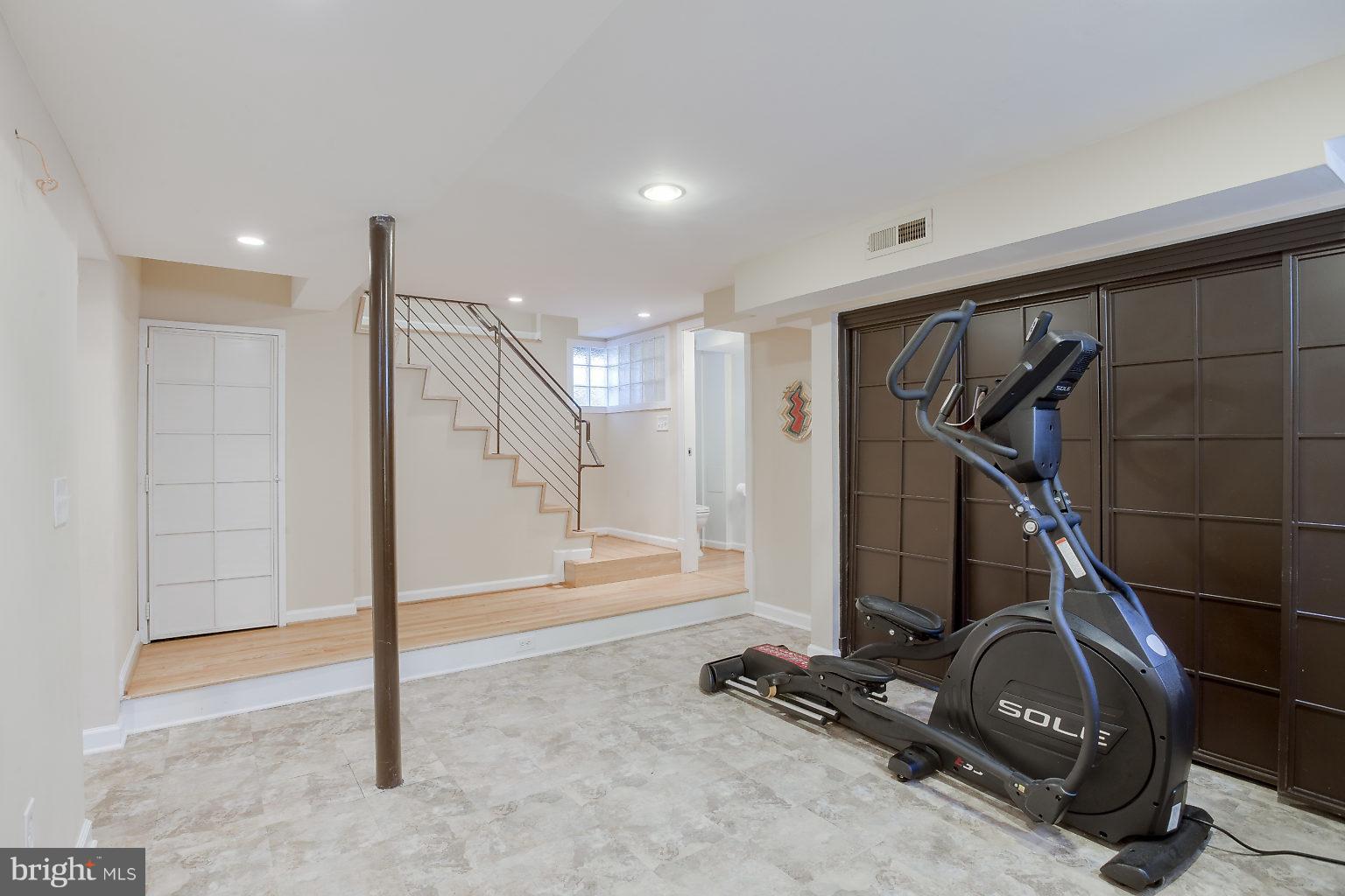 22 Dunmore Road Baltimore, MD 21228 - Photo 22 of 30 Family Room