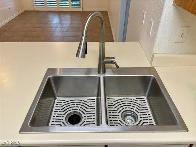 $149,800 | 5751 East Hacienda Avenue, Unit 226, Las Vegas, NV 89122