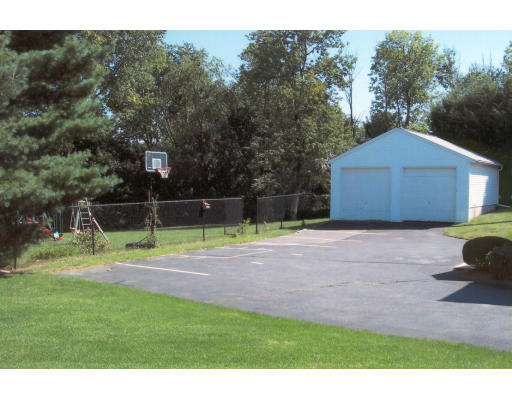 114 Harrington Road Waltham, MA 02452 - Photo 4 of 5 Gallery Image 4
