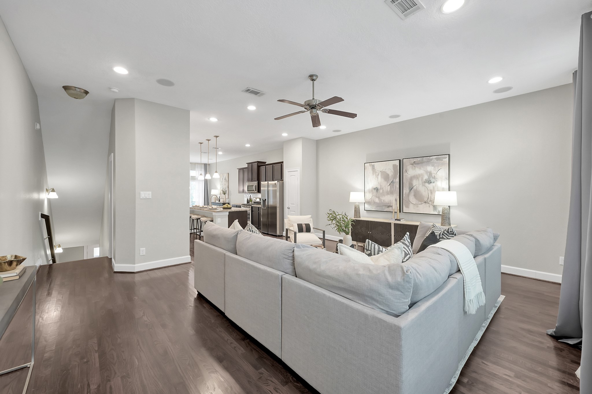 351 West 26th Street Houston, TX 77008 - Photo 8 of 45 Spacious open-concept living area seamlessly connected to a contemporary kitchen.