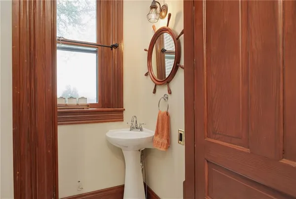 $580,000 | 1328 Francis Street, St. Joseph, MO 64501