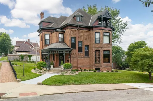 $580,000 | 1328 Francis Street, St. Joseph, MO 64501