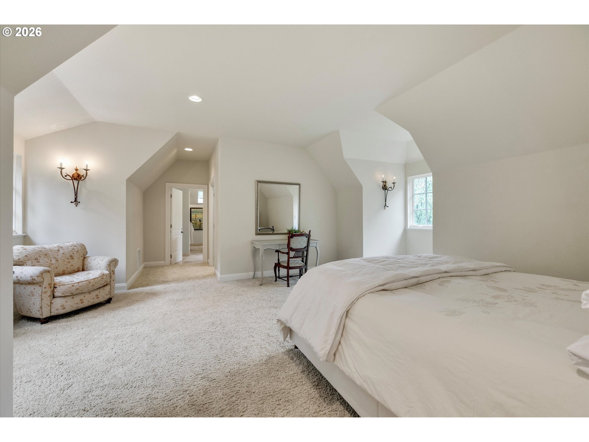 1011 Troon Road Lake Oswego, OR 97034 - Photo 23 of 41 Owner's Suite Bedroom