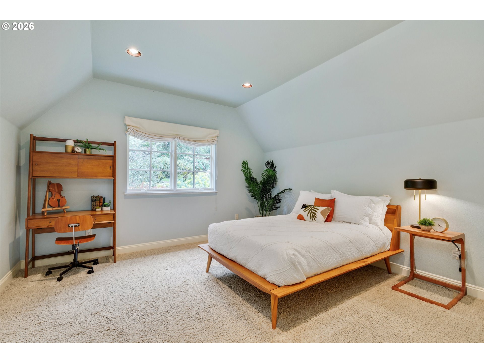 1011 Troon Road Lake Oswego, OR 97034 - Photo 30 of 41 Bedroom