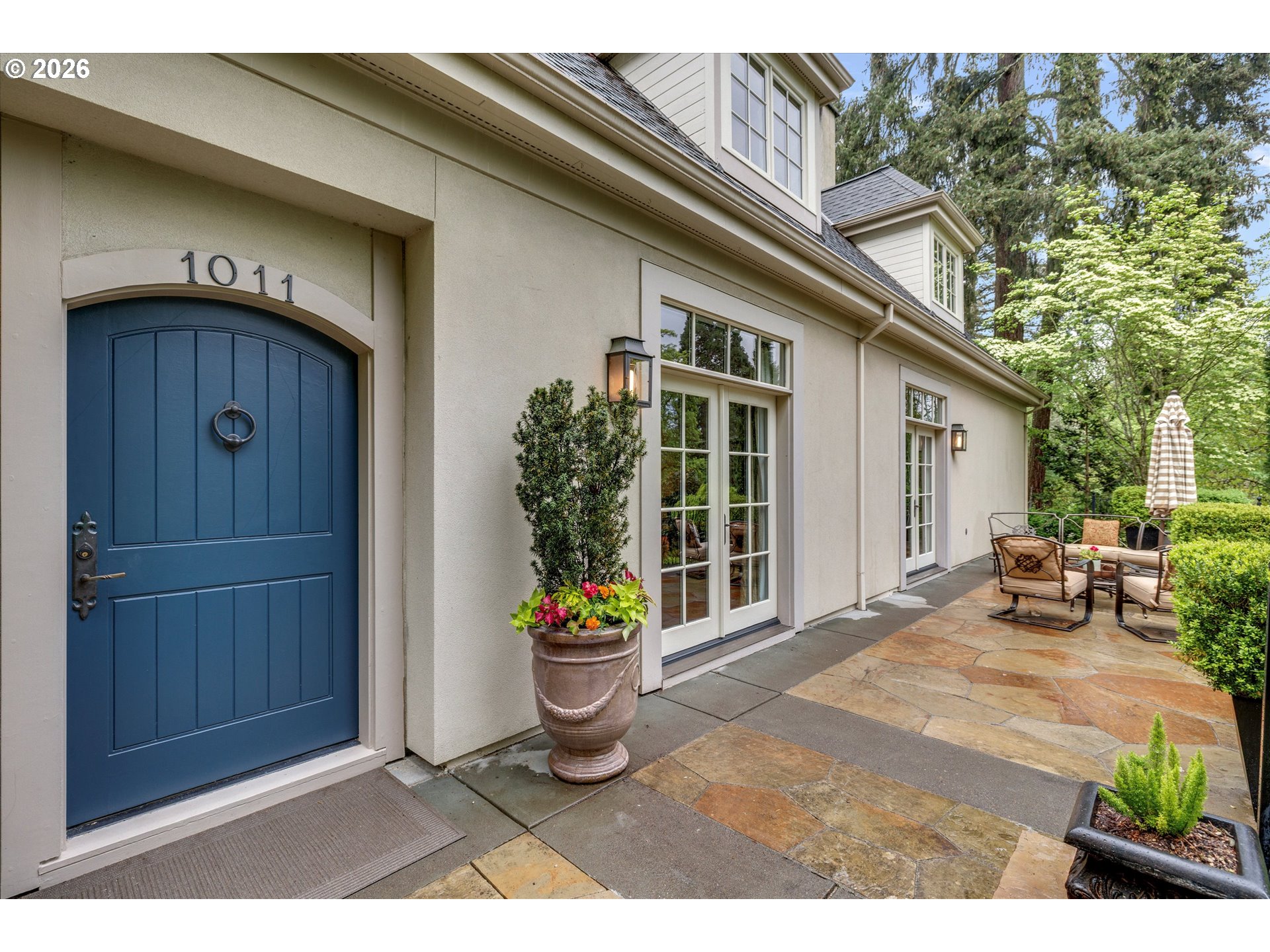 1011 Troon Road Lake Oswego, OR 97034 - Photo 3 of 41